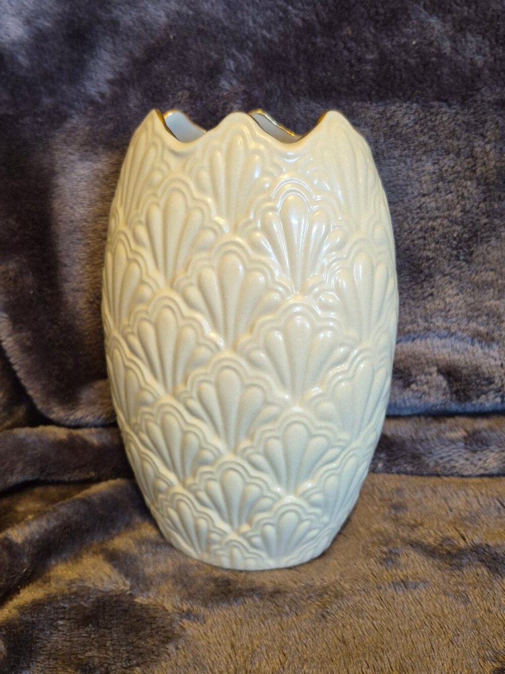Lenox JACQUARD Vase Scalloped Rim Embossed Pattern Gold Trim Detail